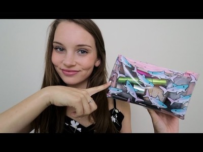 ASMR What's In My Makeup Bag? Tapping and Brushing