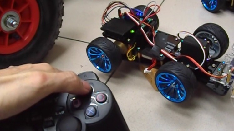 A Cheap DIY RF Controlled Arduino Car with a Gripper (帶前夾之自製Arduino遙控車)