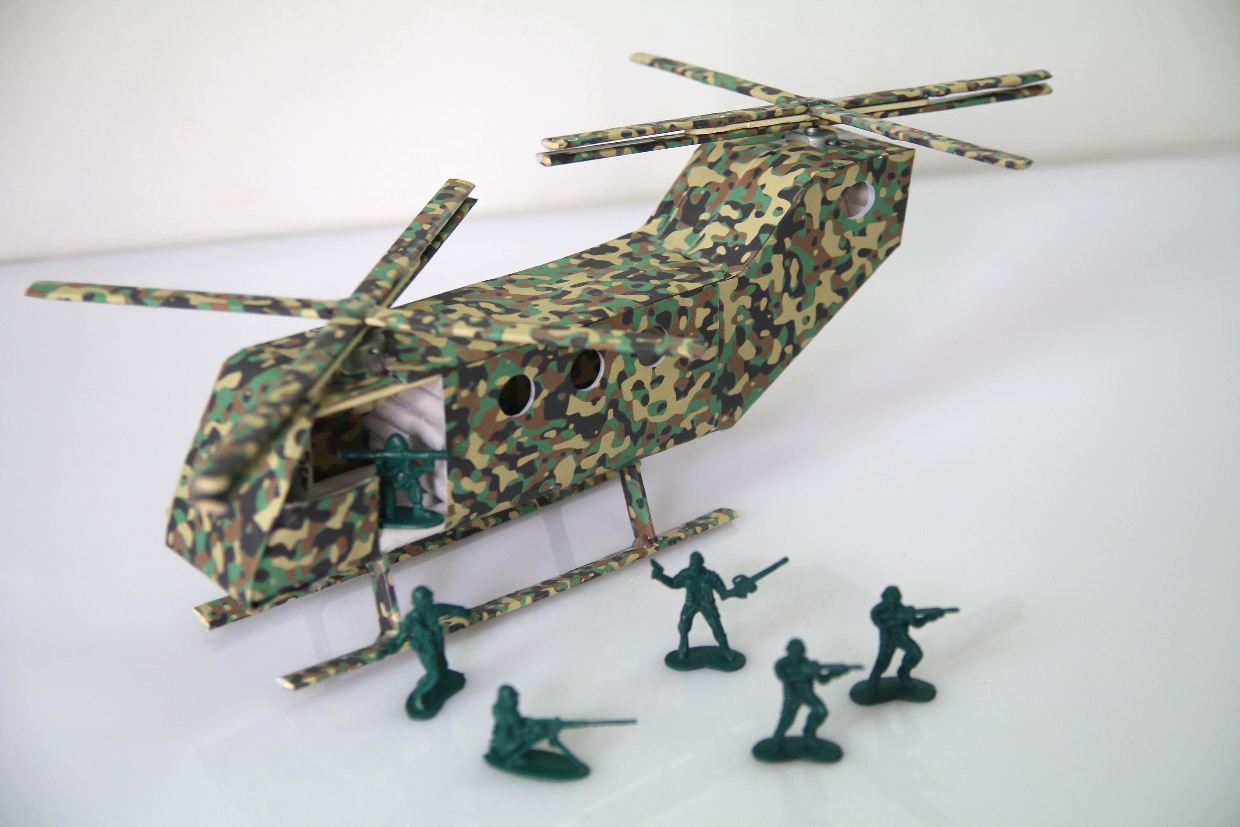 Модель техники своими руками. Военные поделки. Вертолет из картона. Поделка военный вертолет. Военный вертолет из картона.