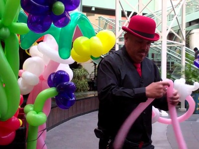 Los Angeles Balloon Artist Frank Alday "Mr. Shapalloons" Making A Michelle's Heart