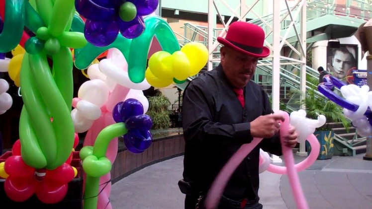 Los Angeles Balloon Artist Frank Alday "Mr. Shapalloons" Making A Michelle's Heart
