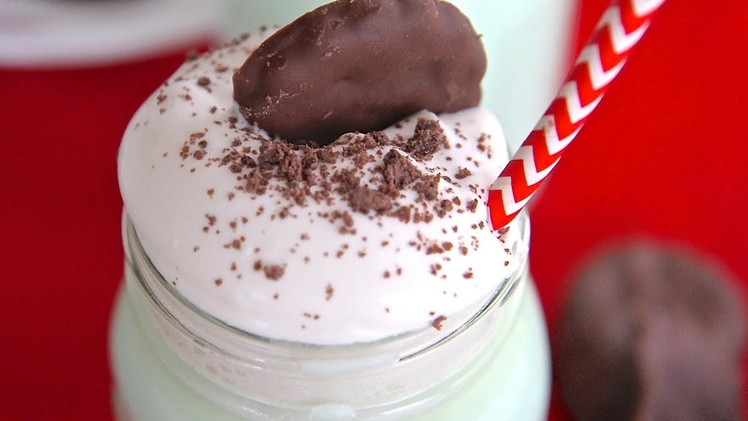 How To Make Creamy Mint White Hot Chocolate (Crock-Pot) | Recipe