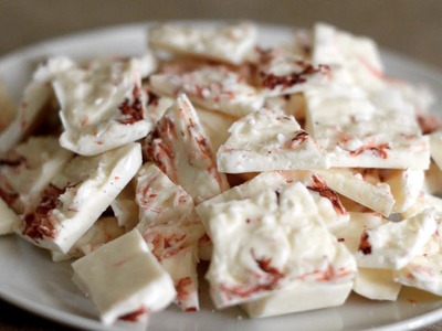 How to make white chocolate peppermint bark - holiday gift idea