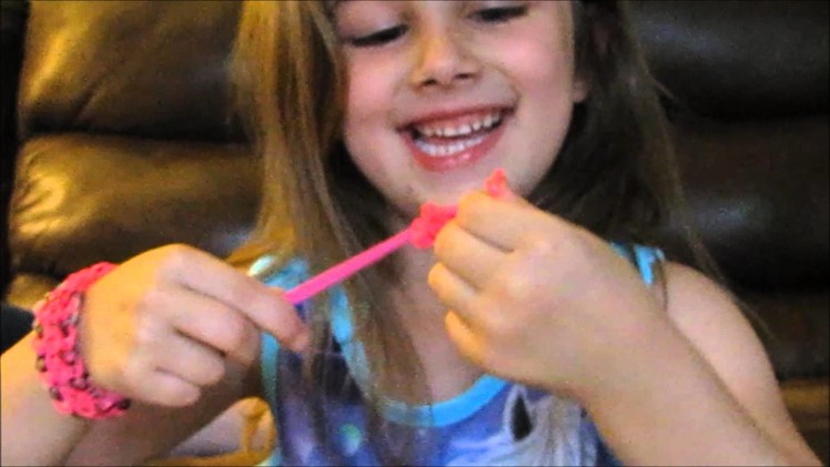 How To Make A Bow Charm With Loom Bands