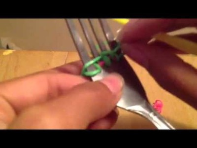 How to make a dragon scale out of fun looms with a fork
