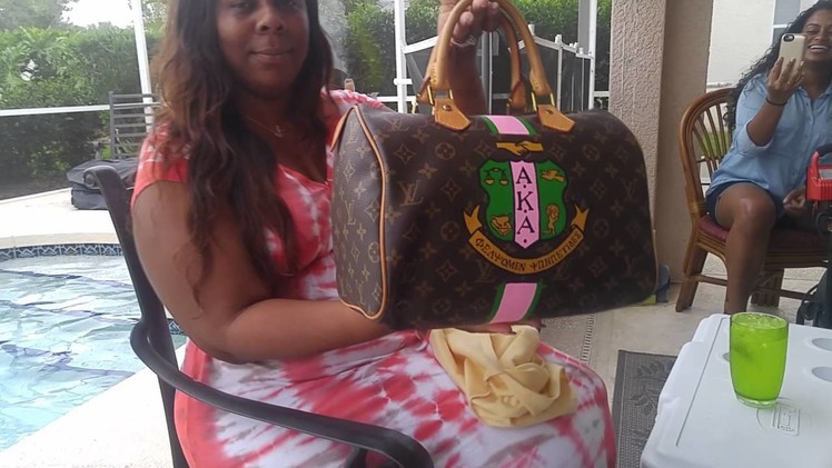 I let someone paint my Louis Vuitton Speedy 30. 