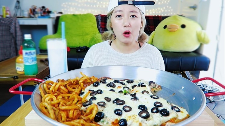 2. How to make [DUMPLINGS PIZZA!!!!]  cooking.mukbang