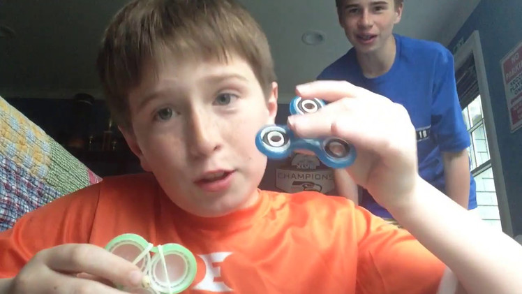 How to make easy glow in the dark fidget spinner in 5 minutes (NO BARRINGS!)