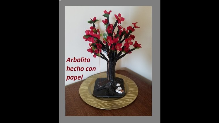 Arbol de papel.tree made from recycled magazine