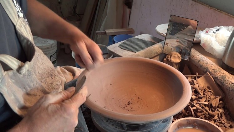 How to trim a 6lb open bowl with Simon Leach !