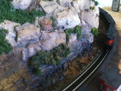 Model Railroad Scenery: Making Realistic Rock Scenery Using The Right Colors!