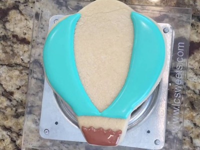 Making hot air balloon and cloud cookies