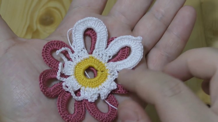 Transforming motif - from shamrock to daisy using one pattern