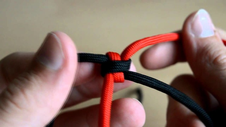 How To Make A Square Knot Paracord Keychain | Paracord Perfection