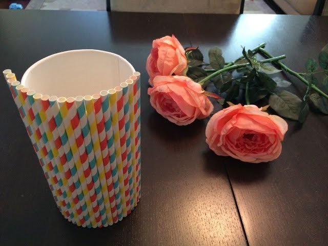 Make a beautiful Flower Vase out of a drinking straws