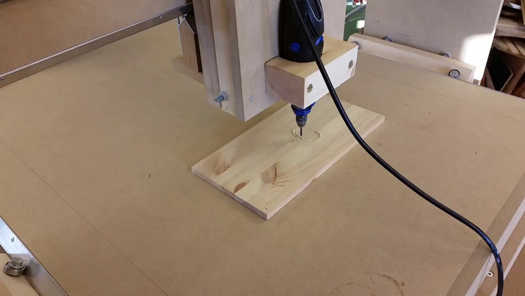 DIY CNC-Router: First test with Dremel router