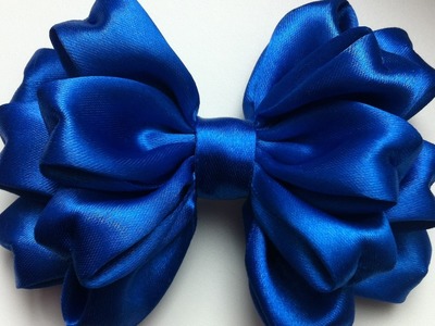 The decoration on the hairpin. Blue lush bow