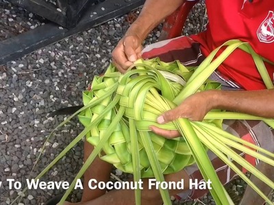 Cook Islands Holiday Guide - How to weave a Hat