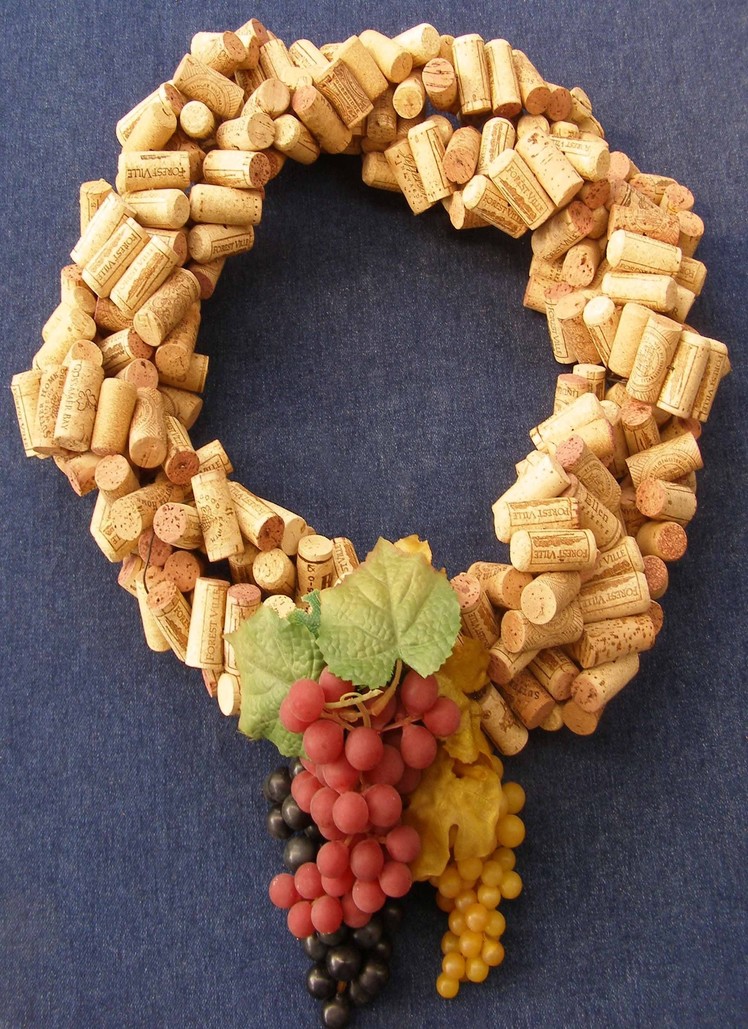 Quick and Easy -  Make a Wreath from Recycled Wine Corks