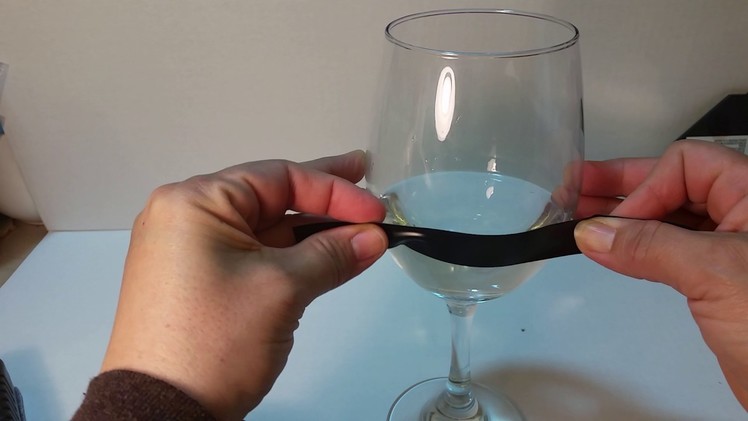Glitter wine glasses - how to tape it off. my comparison.