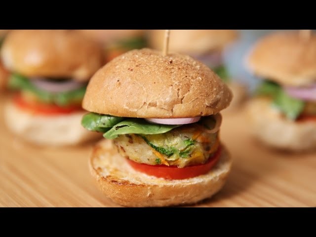 Veg Burger | Mini Veg Sliders | Tasty Snack Recipe by Ruchi's Kitchen