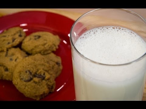 How to Make Homemade Cashew Milk