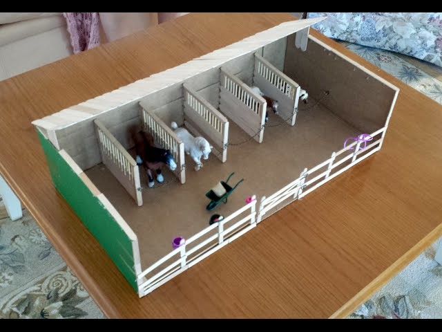 Making Ella's Schleich Barn. Stable and fences.