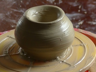 My new pottery wheel! I'll show you how I make a pot and paint it!