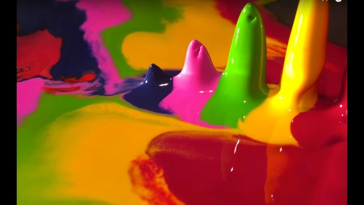 AMAZING VIDEO OF CRAYONS MELTING IN MACRO