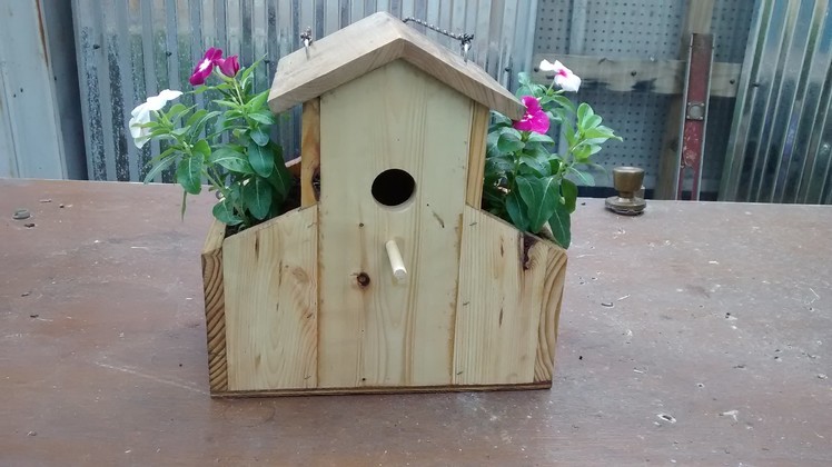 Pallet wood bird house