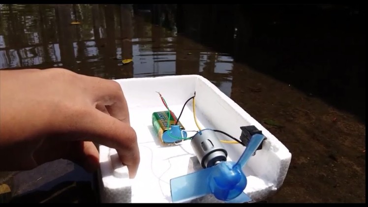 How to Make an Electric Boat in 2 Minutes - DIY very Easy