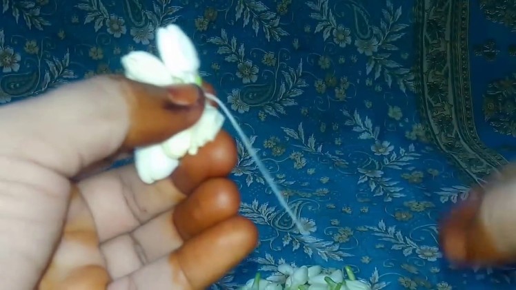 How to string Jasmine flower