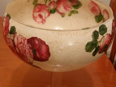 Decoupage technique with a double crackle on a glass cup 3.3