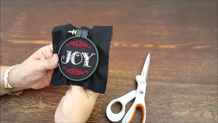 Holiday Crafternoon Embroidered Hoop Ornaments by Bev of Flamingo Toes