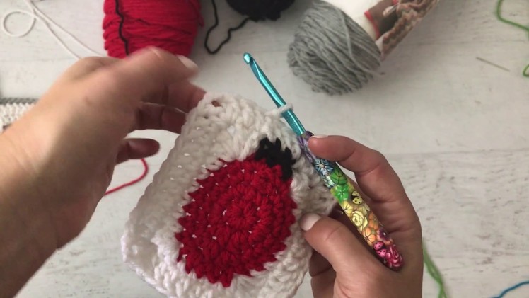 How Crochet a Christmas Light Granny Square