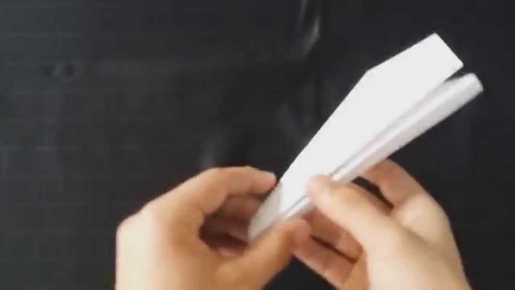HOW TO MAKE THE FARTHEST FLYING PAPER AIRPLANE IN THE WORLD