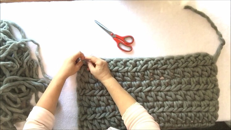 How to crochet a Merino wool shrug with BeCozi