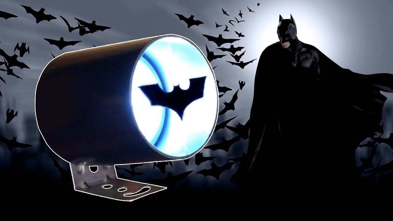 Batman установить. Фонарь Бэтмена. Прожектор Бэтмена. Бэтмен проектор. Бэтмен свет.
