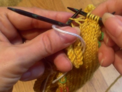 Knitting Fingers in Gloves Pt 2--Tip of the Week--07.07.17