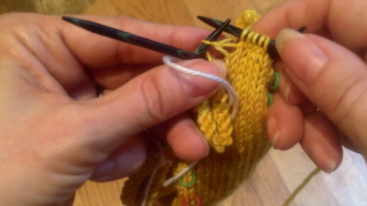 Knitting Fingers in Gloves Pt 2--Tip of the Week--07.07.17