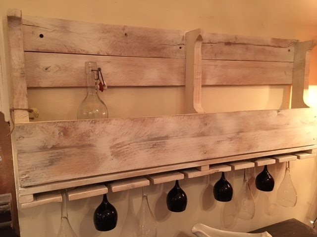 DiY project. easy wine rack from a pallet. You can do it too!