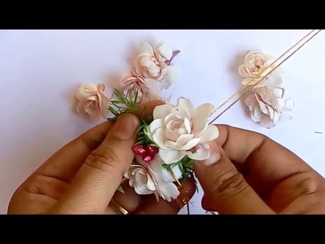 How to string jasmine  and Nandhivardhanam.Chandni Flower with leaves