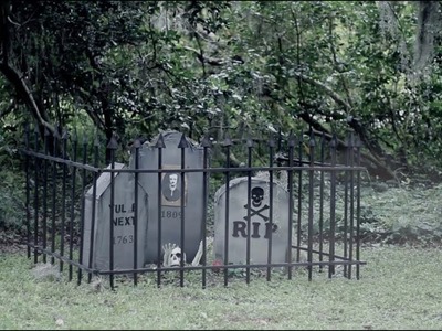 How to Make a Cheap Cemetery Fence for Halloween