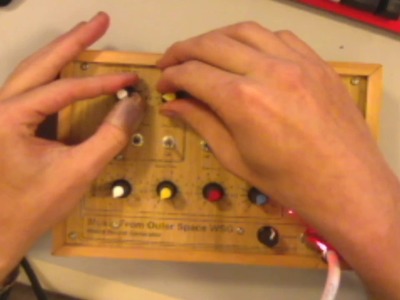 DIY MFOS Weird Sound Generator - lofi noise box
