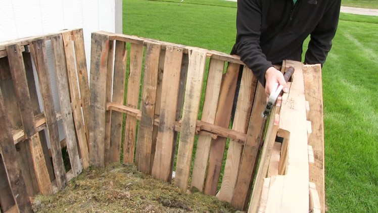 5 Minute DIY Compost Corral for FREE!