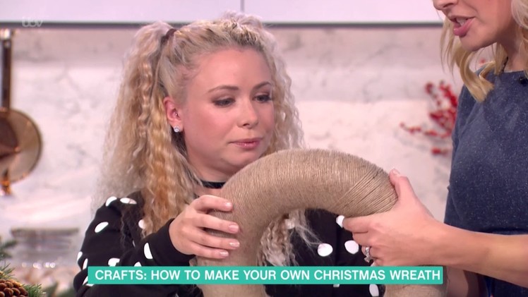Make Your Own Christmas Wreath | This Morning