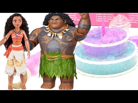Disney Moana bakes cake to celebrate her Birthday w. Orbeez & Maui joins in on the fun! Learn Colors