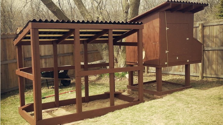 Easy to Clean Backyard Suburban Chicken Coop - Free plans