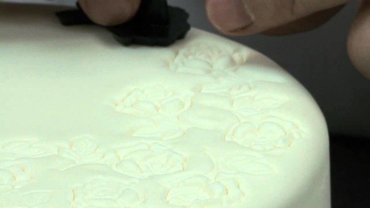 Embossing Cakes for an Easy & Dramtic Effect with Chef Alan Tetreault