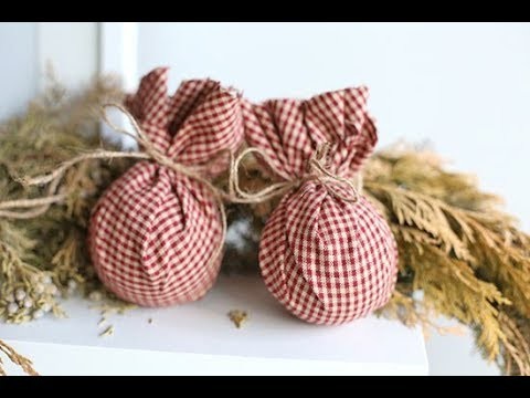 5-Minute Primitive Fabric Ball Christmas Ornaments